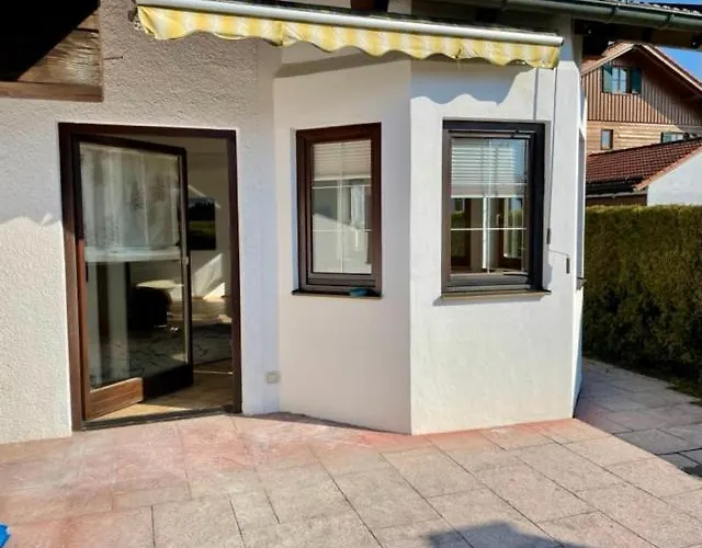 Kleines Haeuschen Mit Bergblick